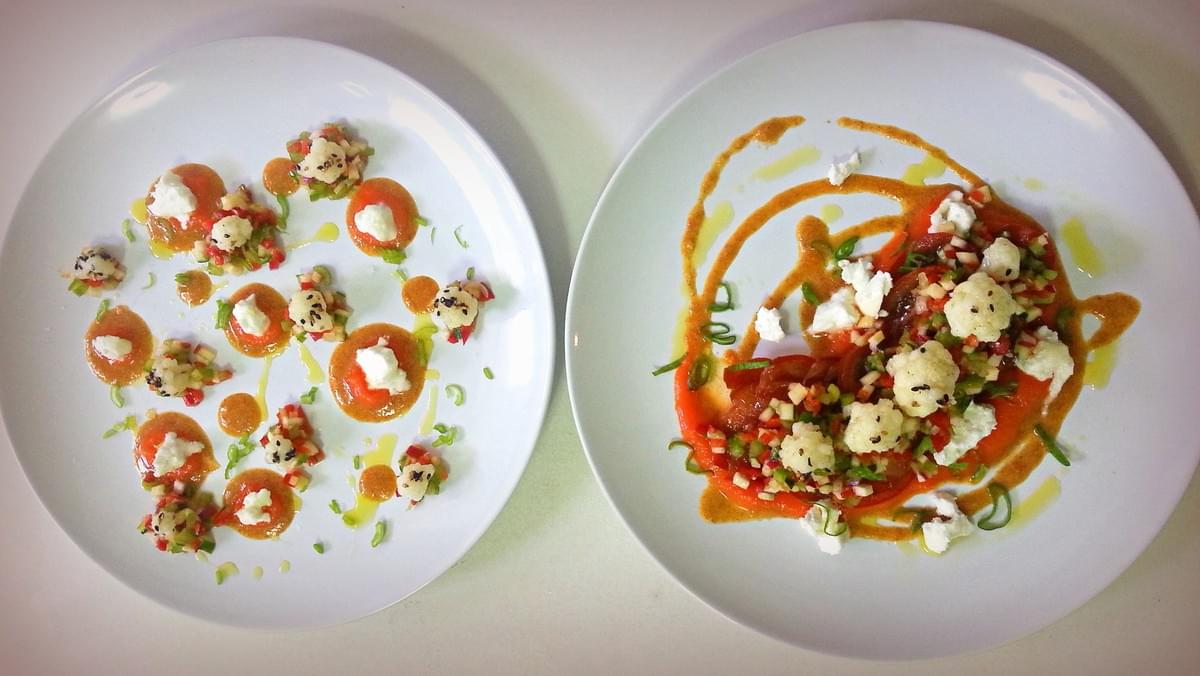 Salade croquante de légumes frais, chou-fleur à l'huile de truffe et sésame, salsa brava, crème de poivron rouge, fromage frais. Salade croquante de légumes frais, chou-fleur à l'huile de truffe et sésame, salsa brava, crème de poivron rouge, fromage frais.