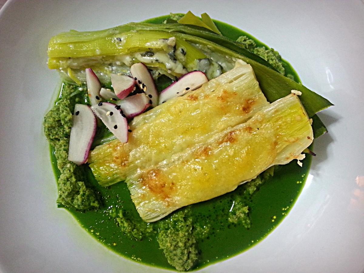 Duo de Kale et de poireaux aux deux fromages et radis au sésame Duo de Kale et de poireaux aux deux fromages et radis au sésame