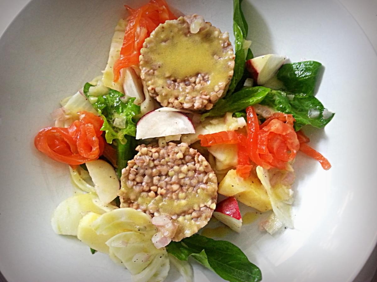 Salade de sarrasin en sucré-salé et saumon fumé Salade de sarrasin en sucré-salé et saumon fumé