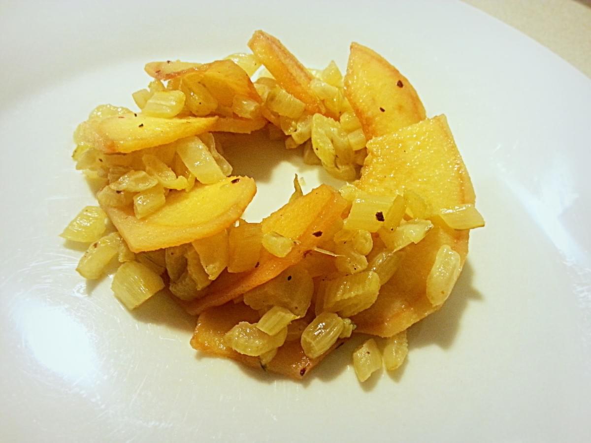 Coing sauté au roquefort et côtes de blettes citronnées. Coing sauté au roquefort et côtes de blettes citronnées.