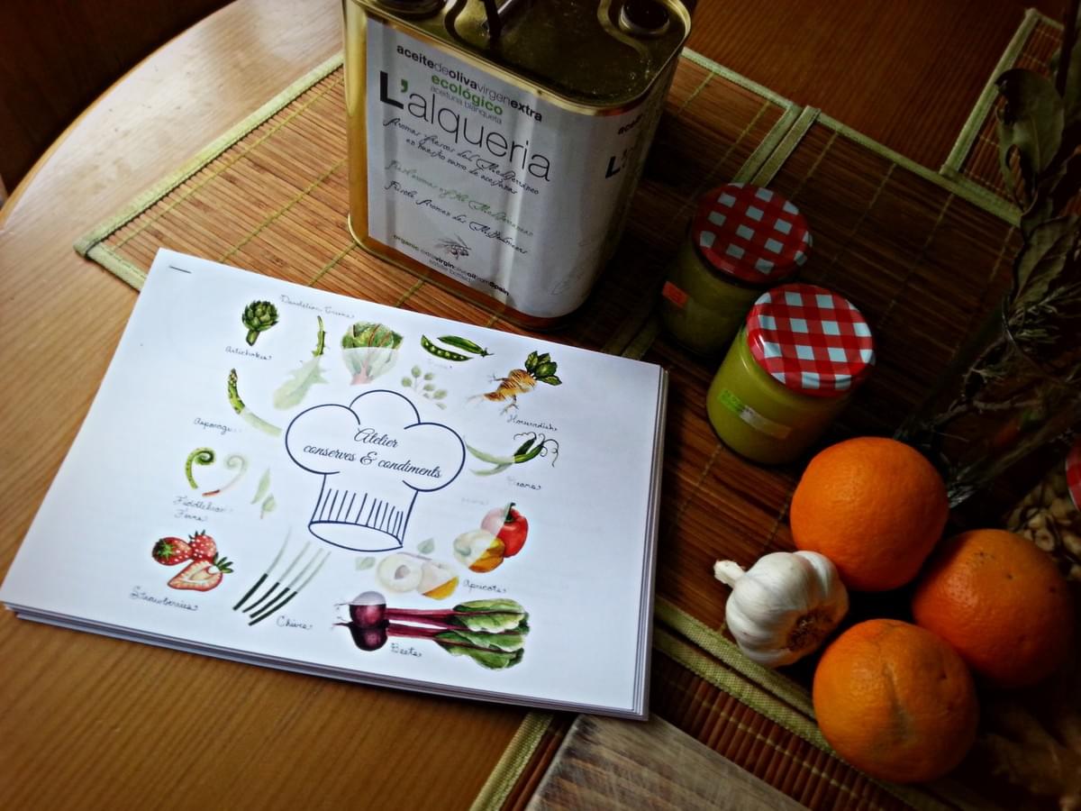"Chacune a préparer son huile aromatisée selon son goût, en associant différents épices, fruits ou herbes aromatiques!" "Chacune a préparer son huile aromatisée selon son goût, en associant différents épices, fruits ou herbes aromatiques!"