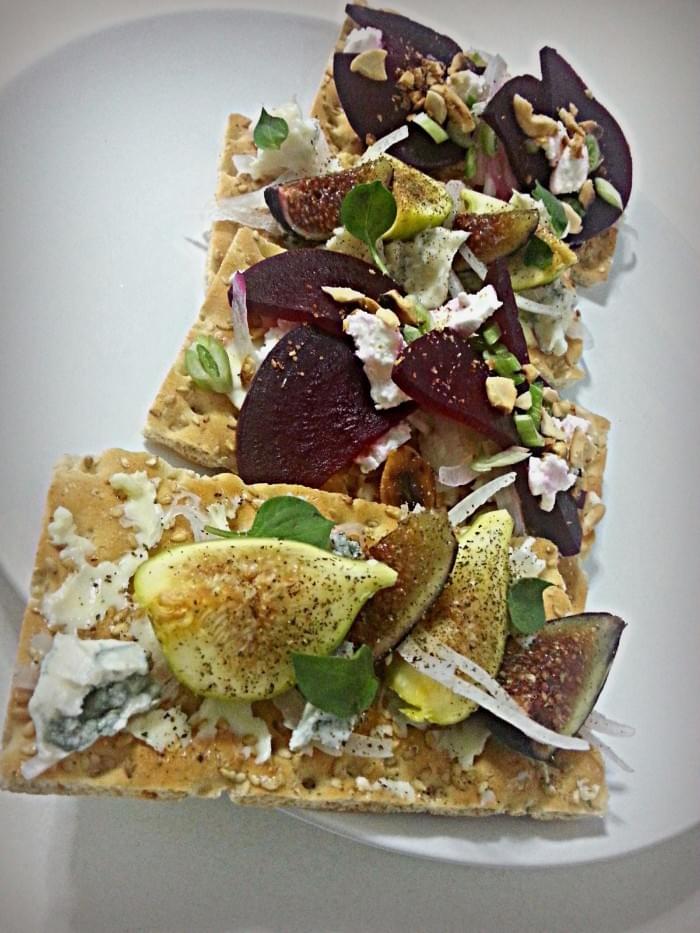 Tartinades: - Figue, gorgonzola au basilic-citron - Betterave, amande et chèvre frais ... Tartinades: - Figue, gorgonzola au basilic-citron - Betterave, amande et chèvre frais ...