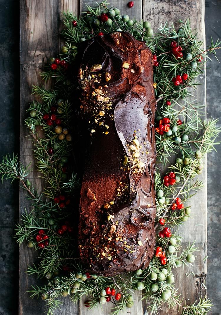 Bûche de Noël de Marilou, sans cuisson, au chocolat, au riz soufflé et aux avocats Bûche de Noël de Marilou, sans cuisson, au chocolat, au riz soufflé et aux avocats