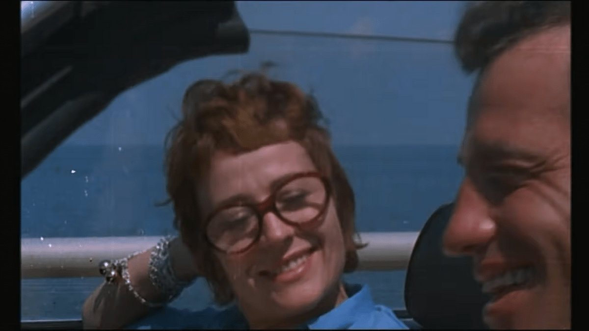 Les accessoires portés par Annie Girardot dans le film Un homme qui me plait de Claude Lelouch Les accessoires portés par Annie Girardot dans le film Un homme qui me plait de Claude Lelouch