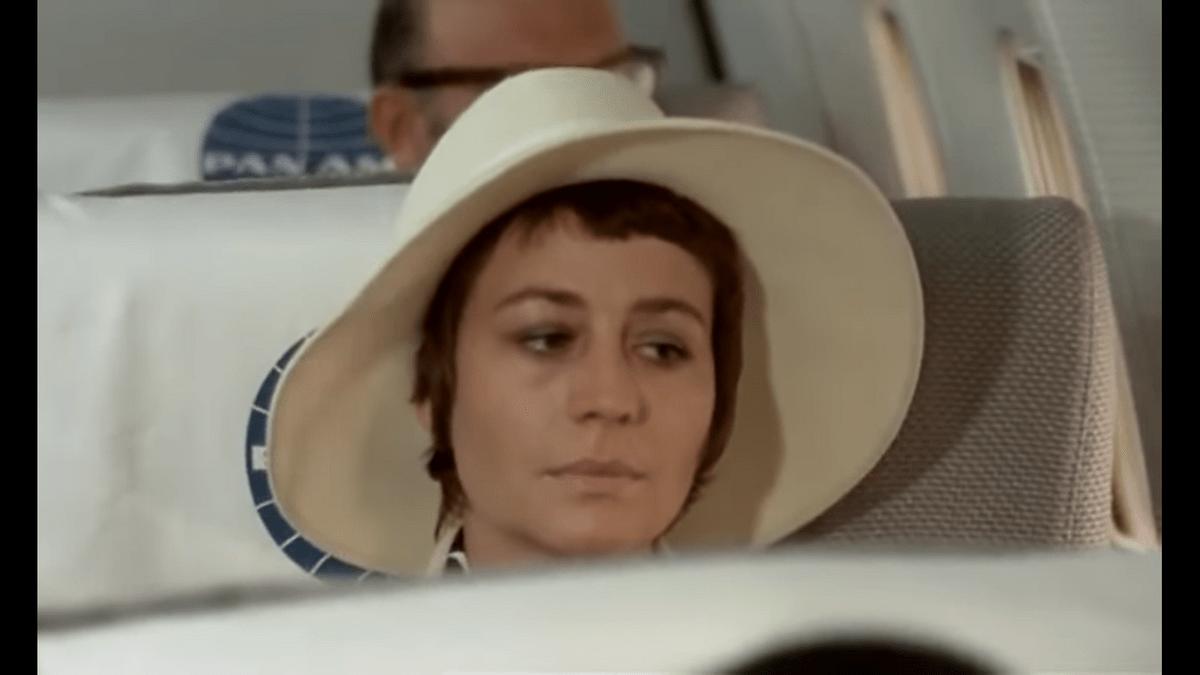 Film Un homme qui me plait de Claude Lelouch : Annie Girardot habillée en Pierre Balmain Film Un homme qui me plait de Claude Lelouch : Annie Girardot habillée en Pierre Balmain