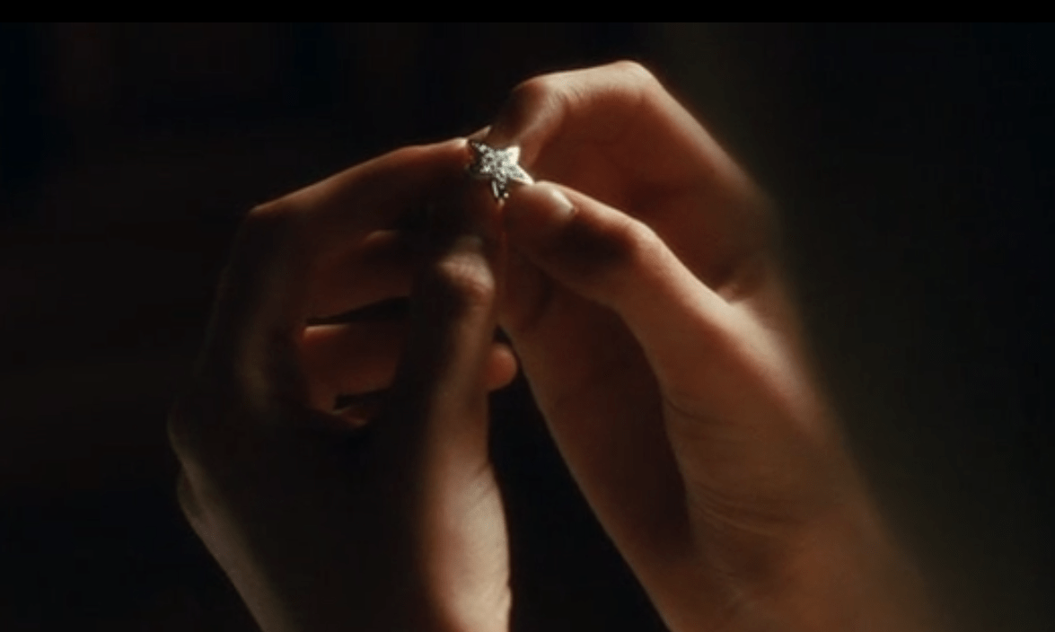 Film Atonement - reviens moi de Joe Wright - Bijou Chanel Film Atonement - reviens moi de Joe Wright - Bijou Chanel