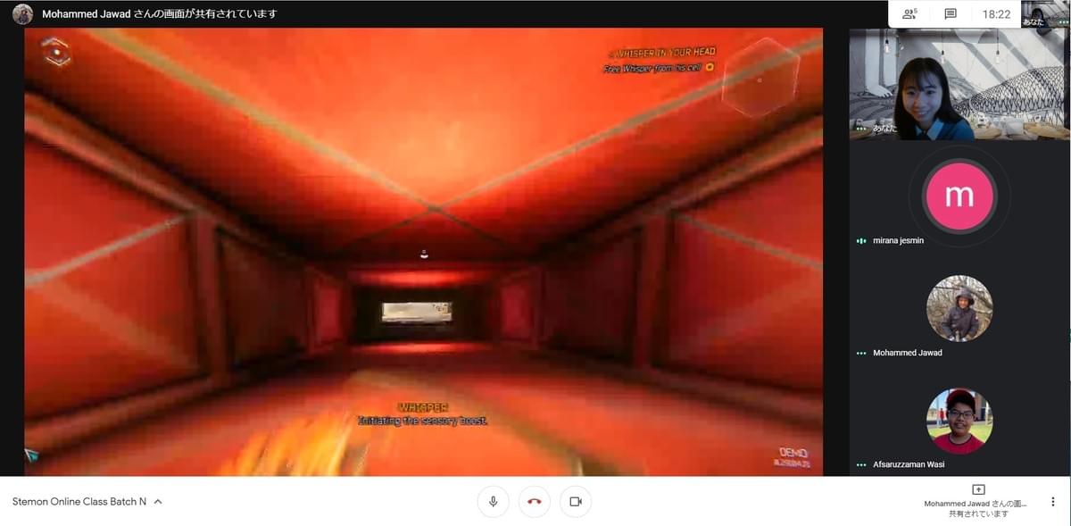 生徒の作ったゲームを見せてもらっているところです。 生徒の作ったゲームを見せてもらっているところです。