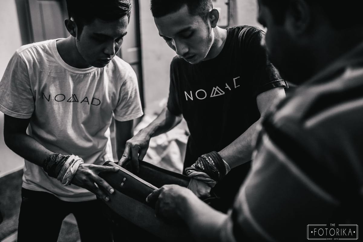 Nomad working with the artisan. Picture taken by The Fotorika. Nomad working with the artisan. Picture taken by The Fotorika.