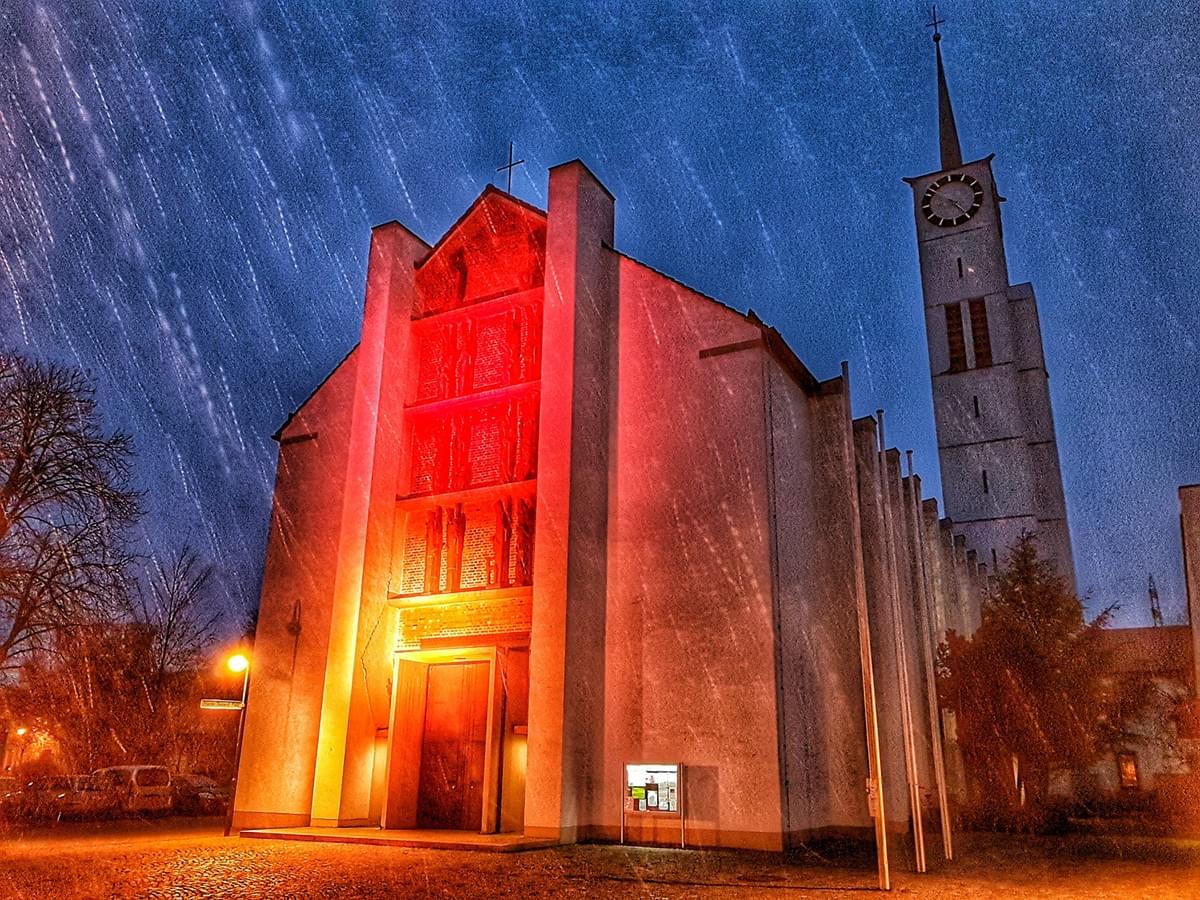 Schön beleuchtet, die Kirche Sankt Ägidius Schön beleuchtet, die Kirche Sankt Ägidius
