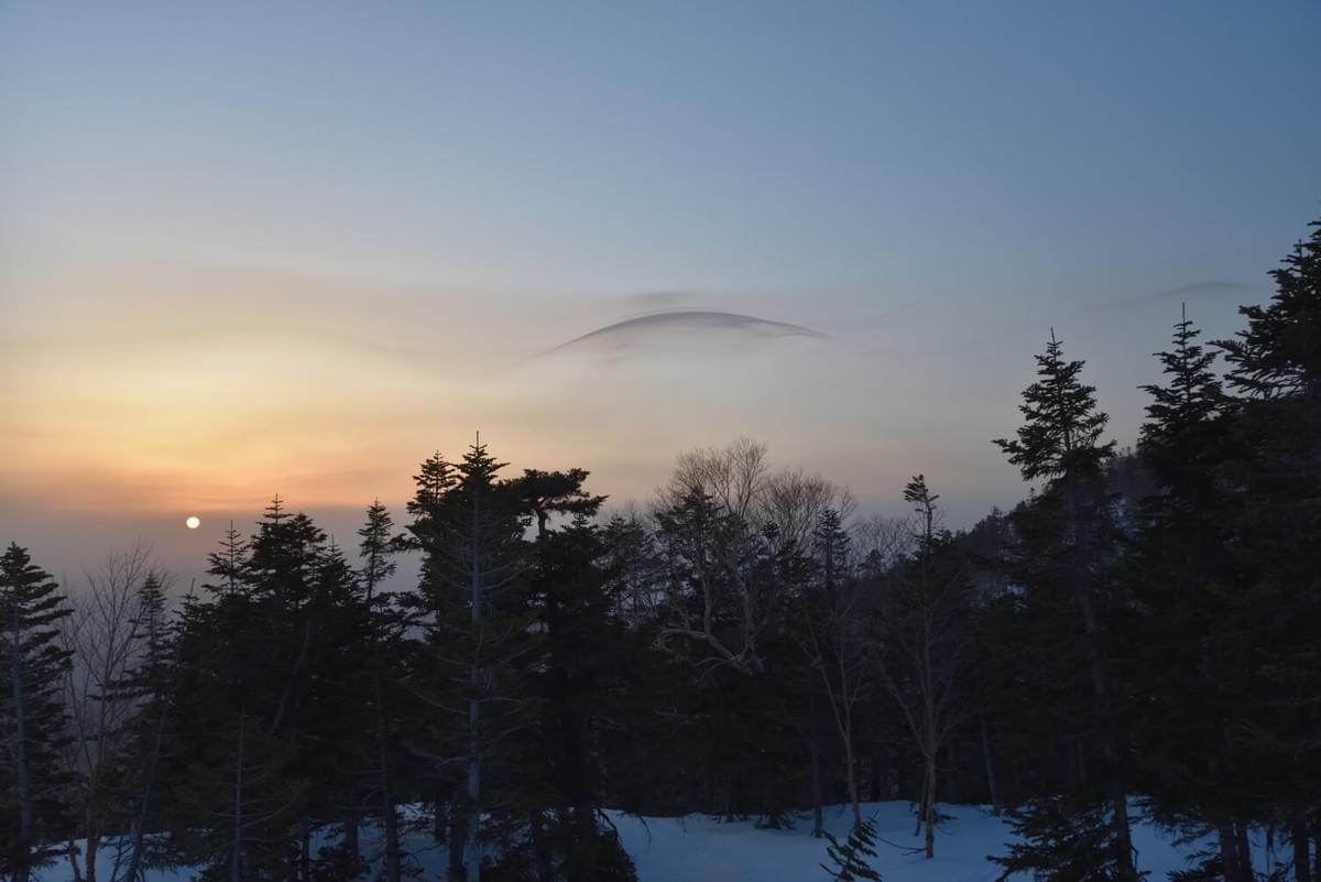 レンズ雲。この雲が示すことは? レンズ雲。この雲が示すことは?