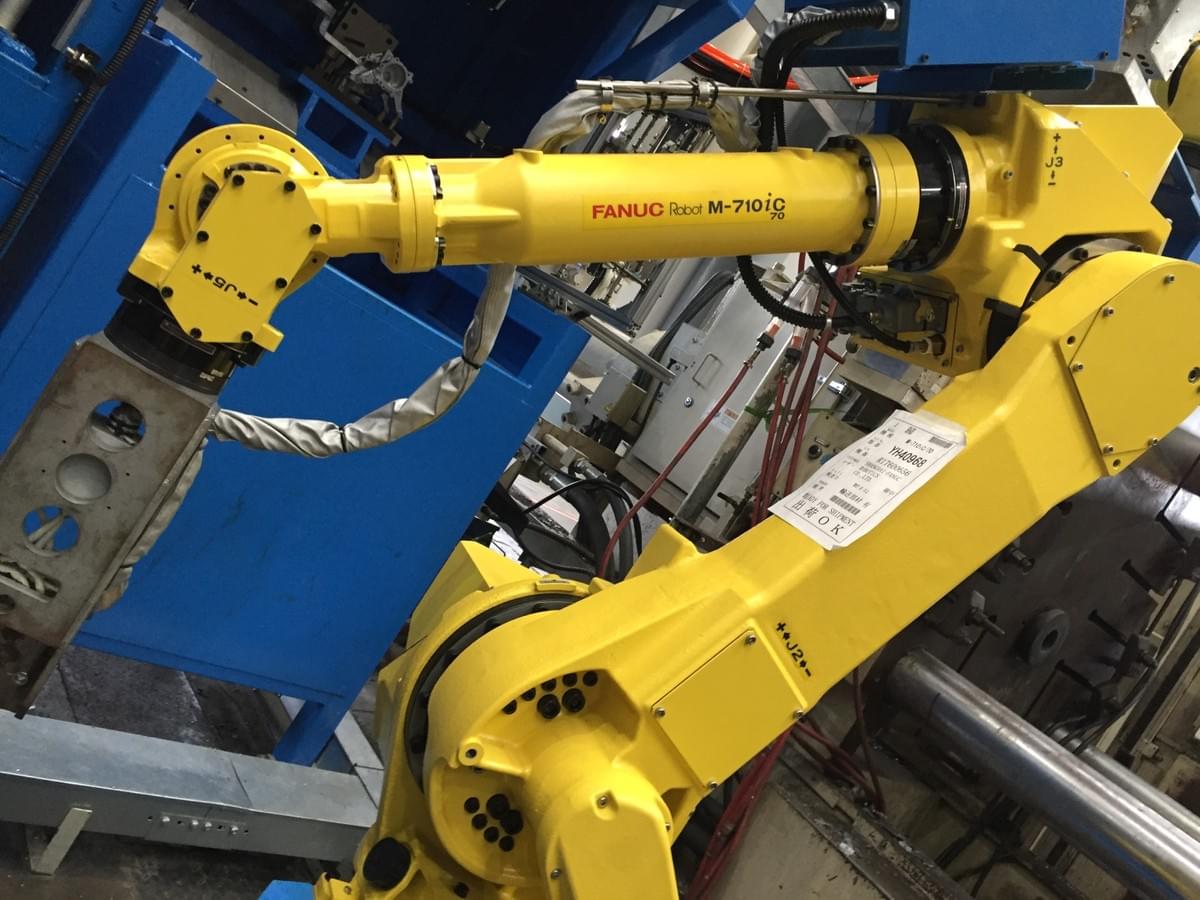 CNC Milling machine with robotics CNC Milling machine with robotics