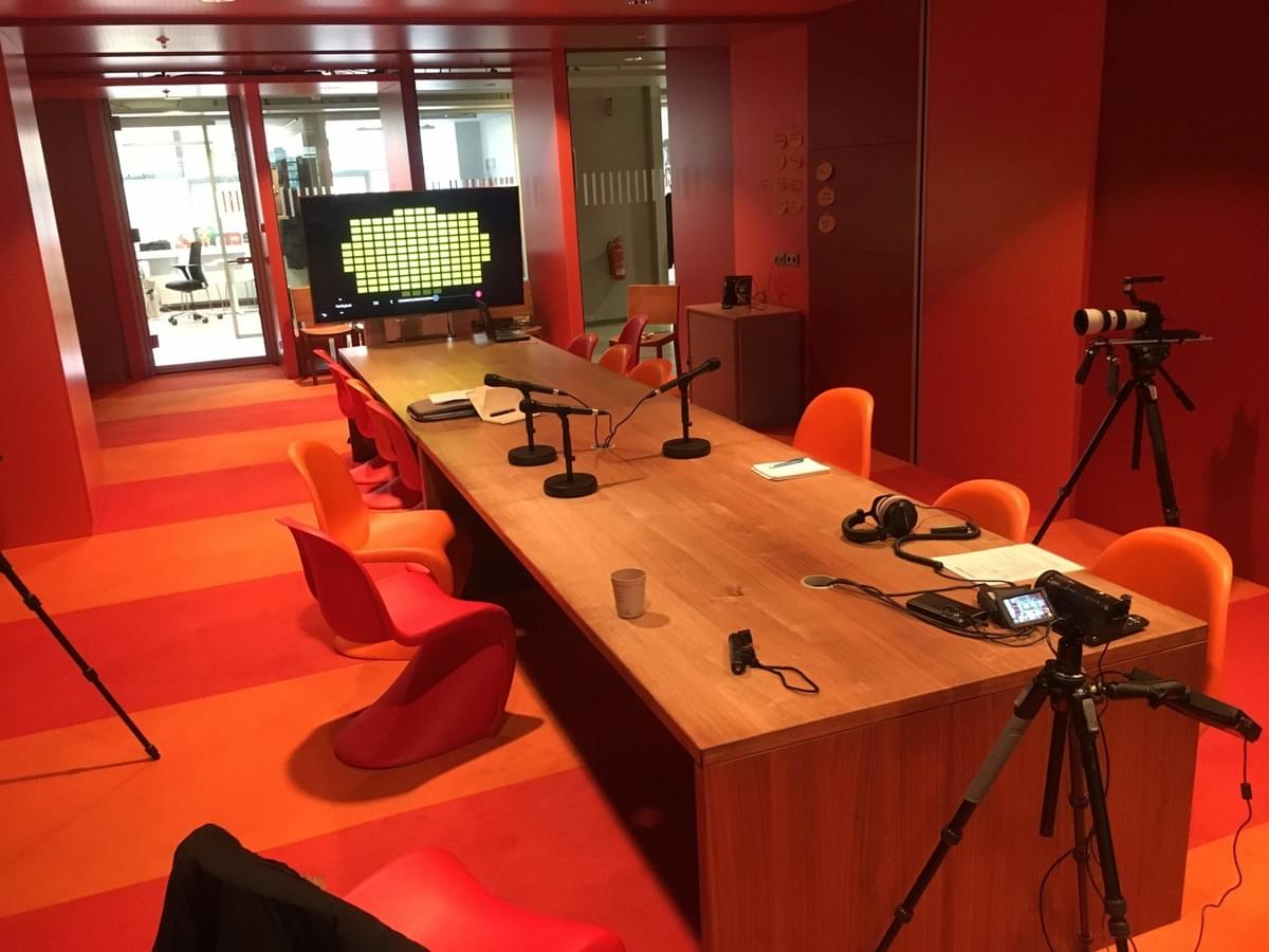 Produktion des Podcasts "Lass uns über Klassik reden" Im Red Room von Universal Music, Berlin Produktion des Podcasts "Lass uns über Klassik reden" Im Red Room von Universal Music, Berlin