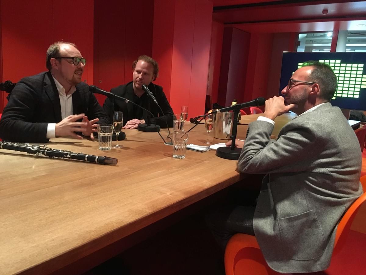 Dr. Clemens Trautmann, Stargeiger Daniel Hope und Podcast-Moderator Holger Wemhoff in unserer Podcast-Produktion "Lass uns über Klassik reden" - jeden Minute wird begleitet mit Fotos und Videos Dr. Clemens Trautmann, Stargeiger Daniel Hope und Podcast-Moderator Holger Wemhoff in unserer Podcast-Produktion "Lass uns über Klassik reden" - jeden Minute wird begleitet mit Fotos und Videos