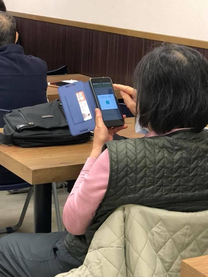 智樂活銀髮熟齡長者手機教學活動現場照片20180122 智樂活銀髮熟齡長者手機教學活動現場照片20180122