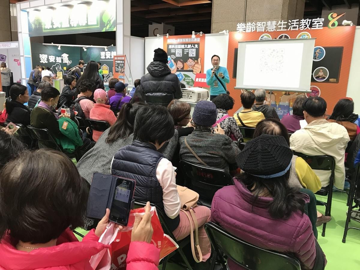 資訊月熟齡長者手機教學活動現場照片20171208 資訊月熟齡長者手機教學活動現場照片20171208
