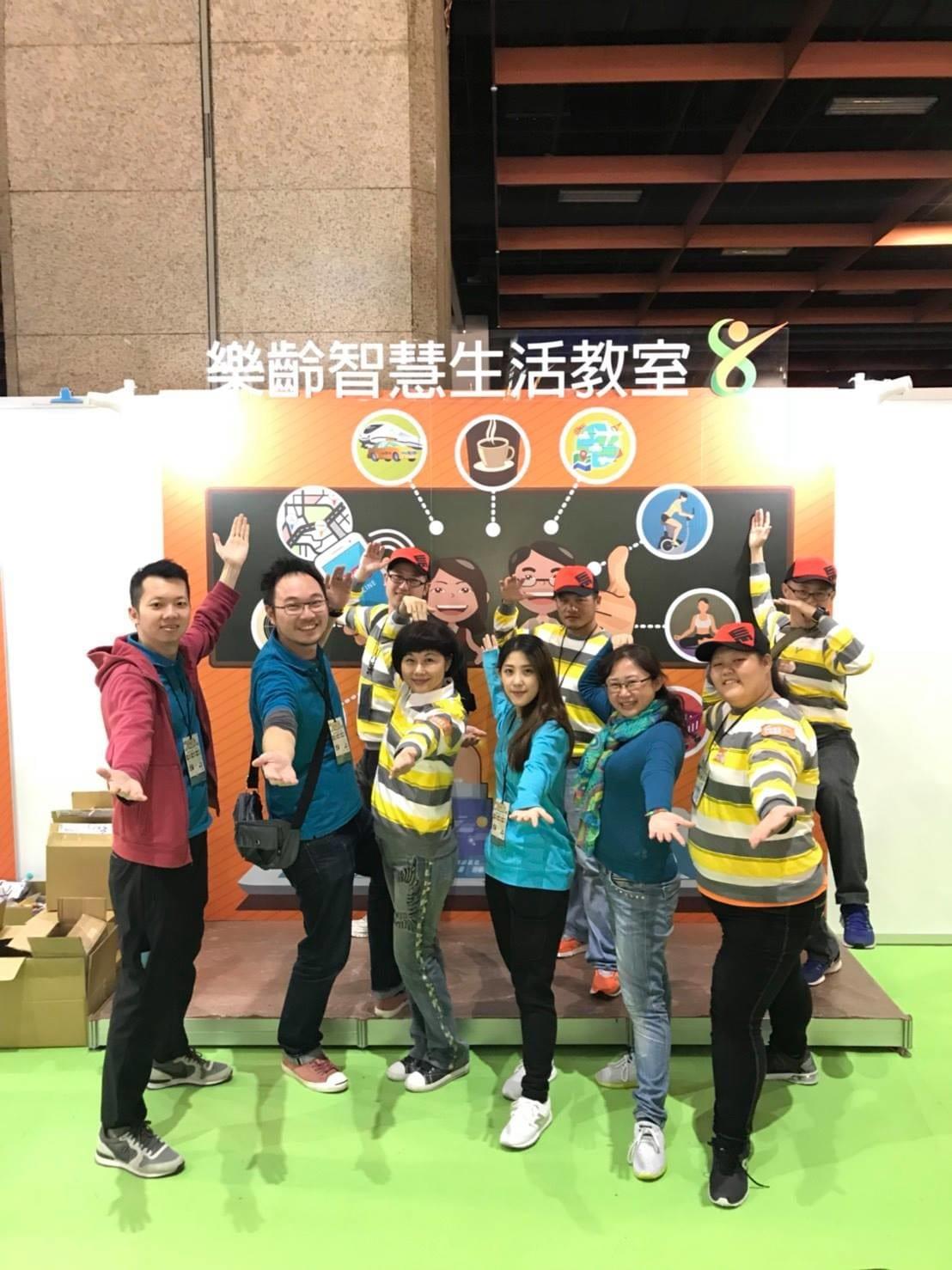 資訊月熟齡長者手機教學活動現場照片20171211 資訊月熟齡長者手機教學活動現場照片20171211