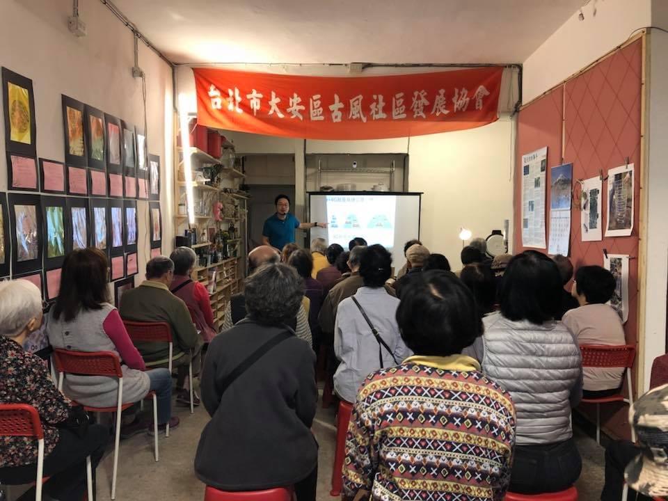 熟齡長者手機教學活動現場照片20180104 熟齡長者手機教學活動現場照片20180104