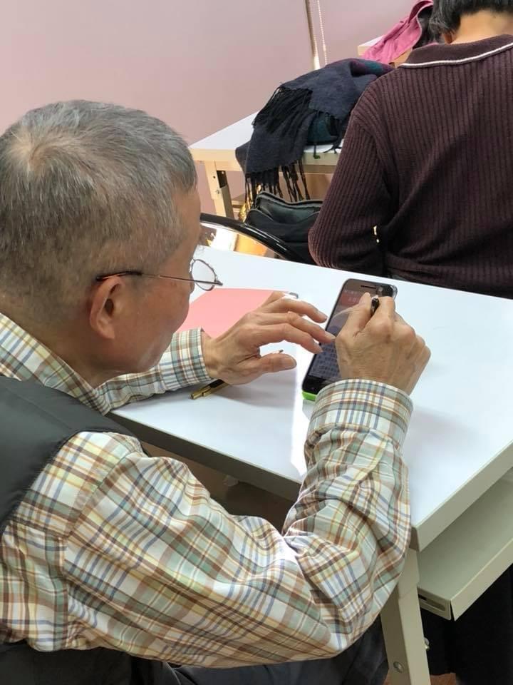 智樂活熟齡長者手機教學活動現場照片20180110 智樂活熟齡長者手機教學活動現場照片20180110
