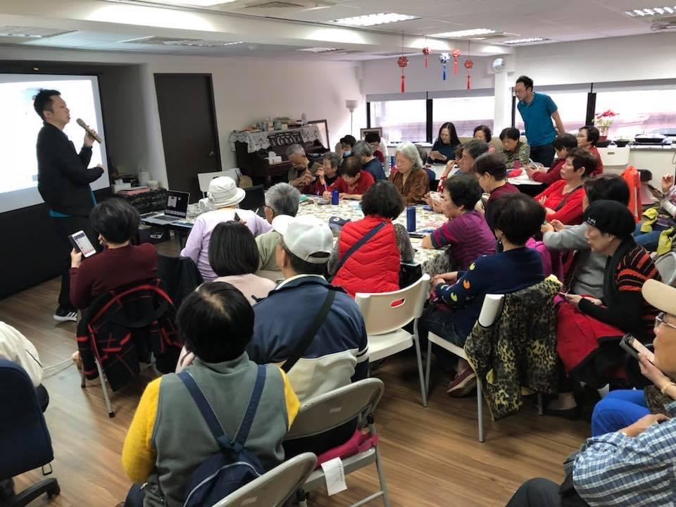 智樂活銀髮熟齡長者手機教學活動現場照片20180116 智樂活銀髮熟齡長者手機教學活動現場照片20180116
