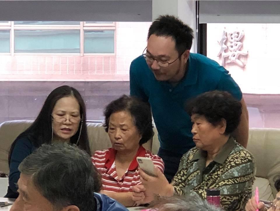 智樂活銀髮熟齡長者手機教學活動現場照片20180116 智樂活銀髮熟齡長者手機教學活動現場照片20180116