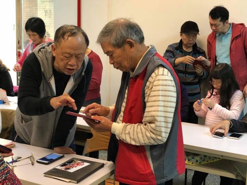 智樂活銀髮熟齡長者手機教學活動現場照片20180305 智樂活銀髮熟齡長者手機教學活動現場照片20180305
