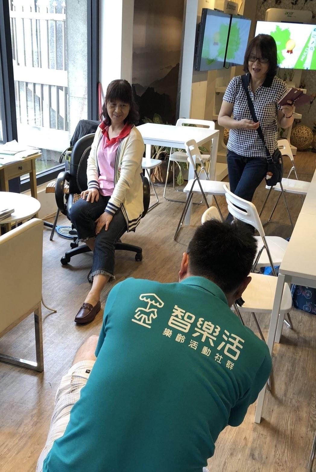 智樂活銀髮熟齡長者手機教學活動現場照片20180615 智樂活銀髮熟齡長者手機教學活動現場照片20180615