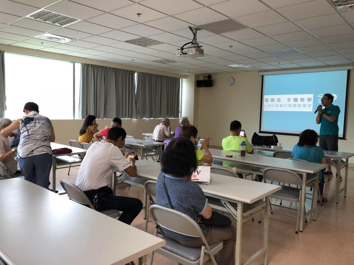 智樂活銀髮熟齡長者手機教學活動現場照片20180724 智樂活銀髮熟齡長者手機教學活動現場照片20180724