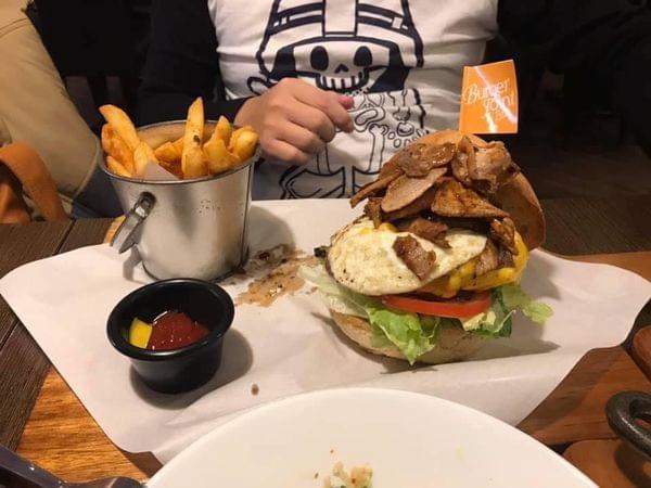 【台中寵物友善餐廳】Burger Joint 7分SO美式廚房~朝富店 【台中寵物友善餐廳】Burger Joint 7分SO美式廚房~朝富店