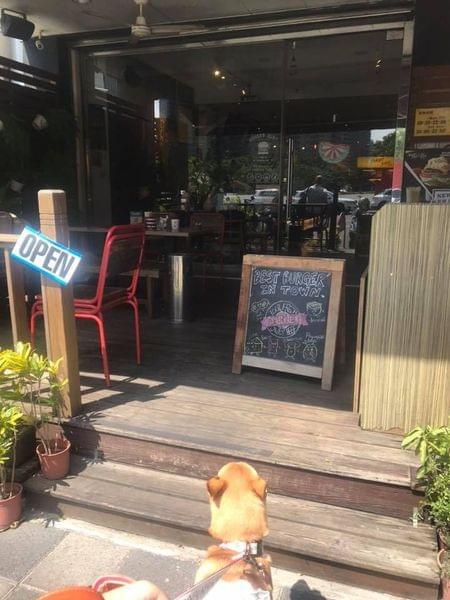 【台中寵物友善餐廳】Burger Joint 7分SO美式廚房~朝富店 【台中寵物友善餐廳】Burger Joint 7分SO美式廚房~朝富店