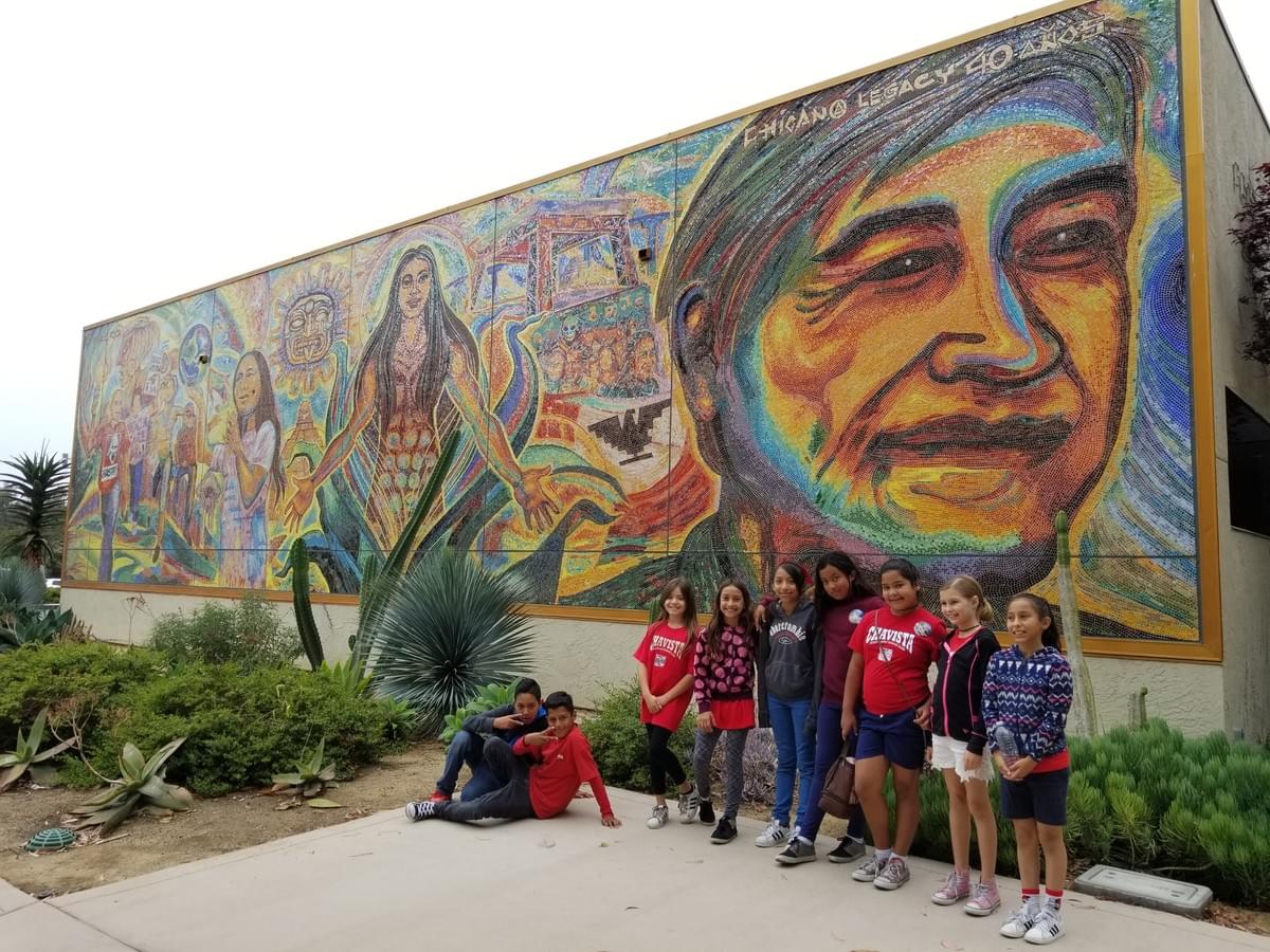 Chavez Elementary Students in front of UCSD Chavez mural painting Chavez Elementary Students in front of UCSD Chavez mural painting