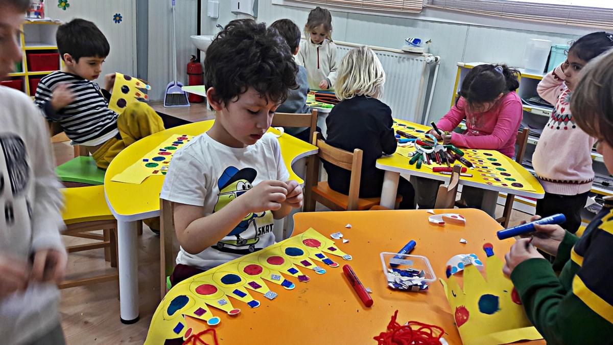 Atelier découpage et coloriage des couronnes GS Atelier découpage et coloriage des couronnes GS