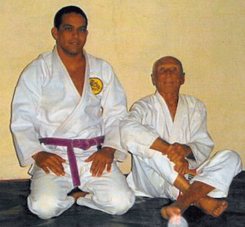 Prof. Paulo under the guidance of GrandMaster Helio Gracie