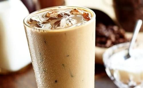Boisson typique à essayer absolument à Malaga: Le café glacé ou café con hielo Boisson typique à essayer absolument à Malaga: Le café glacé ou café con hielo
