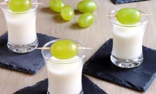 A traditional Spanish soup with garlic - Best typical dishes in Malaga - Ajo Blanco A traditional Spanish soup with garlic - Best typical dishes in Malaga - Ajo Blanco