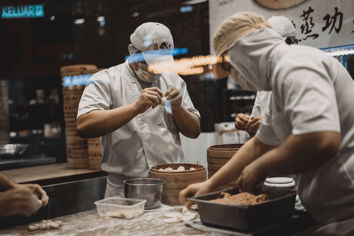 Discover our commitment to quality and craftsmanship in every bite Experience the Art of Baking 烘焙公司技术总监&CFO
12年经验