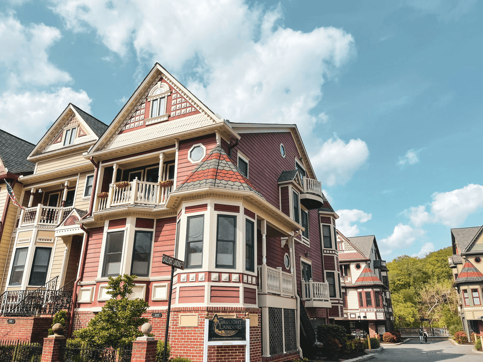 Every month $2,800 1234 Maple St, 3 bedrooms 2 bathrooms Portland available for sale housing resources Isabella Hall is a Portland-based real estate agent specializing in residential sales and neighborhood investments. Combining market expertise, attentive client service, and strong negotiation skills, she helps buyers and sellers navigate transactions with confidence. Office: 741 Redwood Avenue, Portland, OR 97204.