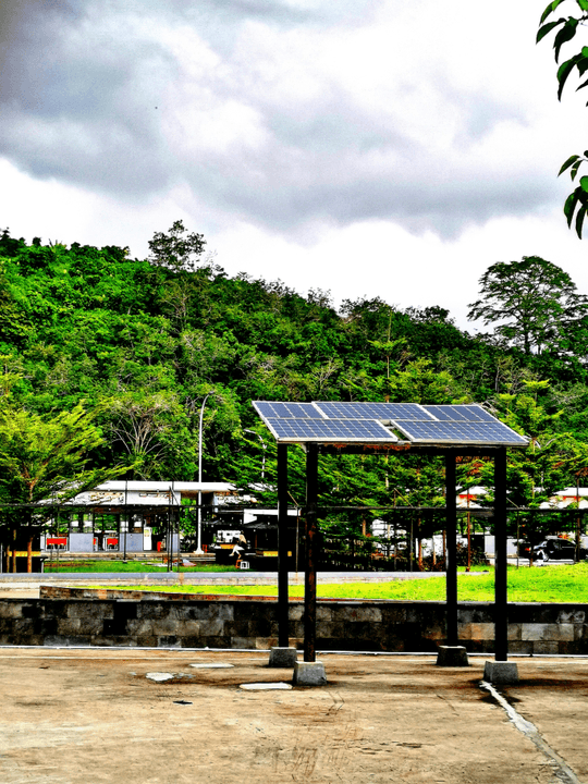 Manufacturer of hybrid inverters and energy storage systems for residential and commercial applications