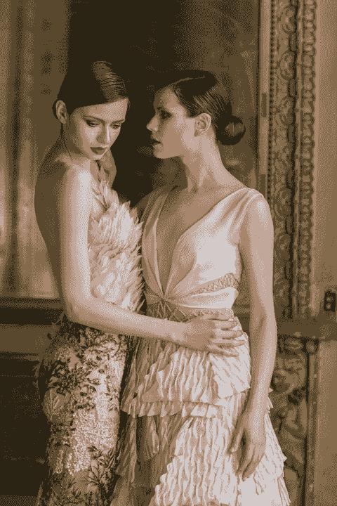 — Isabella Martinez “Valnure Tailoring exceeded my expectations. The dress was a true reflection of my style and personality.” Our bespoke creations have delighted clients across the globe with unmatched craftsmanship. Valnure Tailoring specializes in the customization of high-end clothing and jewelry, and is committed to creating unique, non-replicable works for distinguished customers around the world. We combine traditional craftsmanship with contemporary aesthetics to provide a full range of customized services including high-end dresses, lifestyle wear, personalized styling and imperial gemstone design.

Each piece is completed by an experienced team of designers and craftsmen, carrying the identity, taste and story of the wearer. From royal dinner dresses to daily exquisite wear, from imperial green jade to rare red diamonds, we tailor each customer's own "wearable art".

We do not create duplication, but only carve exclusiveness.