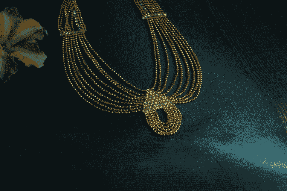 We firmly believe that beauty resides in authenticity. Each piece of our collection, whether it is necklaces, bracelets or clothing, is designed to reflect luxury and royalty, while preserving the integrity of nature. Discover the perfect harmony between elegance and the natural with Lamoureux Royal. Lamoureux Royal : The Craftsmanship in Natural. products made 100% natural and handmade, products jewelry royal clothing soaps, candle, necklace bracelet of the Brand Lamoureux Royal 👑