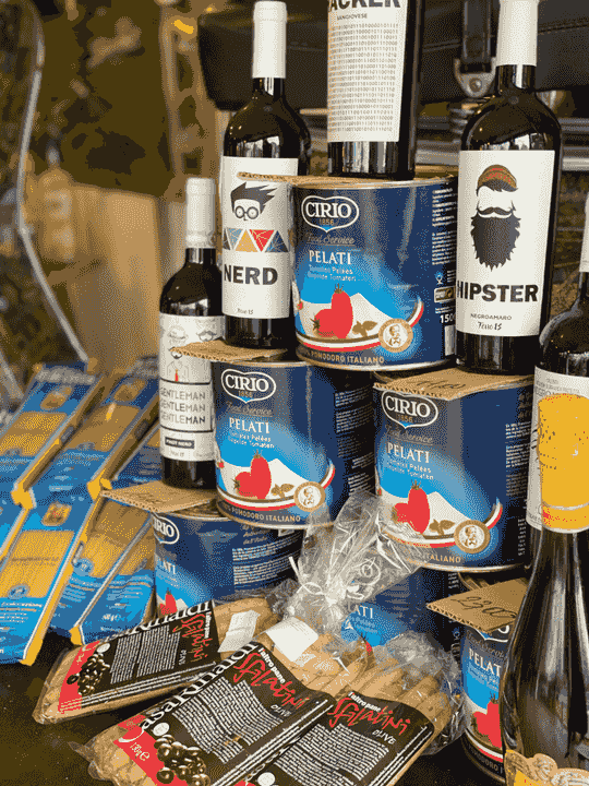 Our products are carefully selected to guarantee the highest quality and freshness so that you can enjoy the best from each region. Quality and freshness Our services Sale of food specialties from Germany - Spain - Switzerland