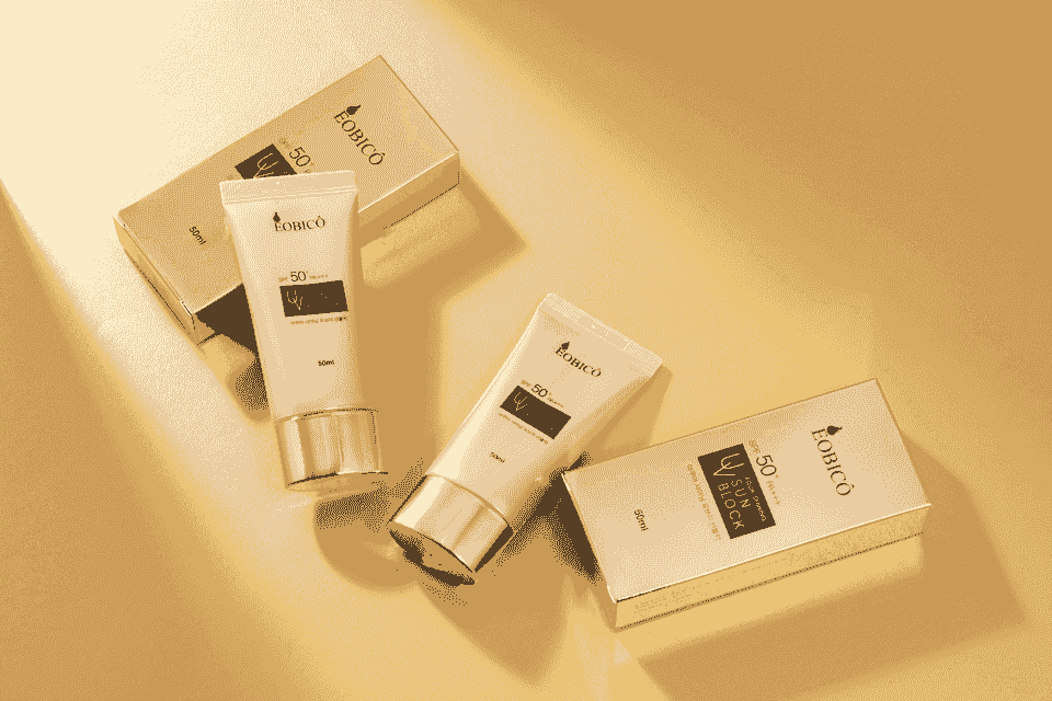 With three specialized R&D centers and a vast library of over 3,000 cosmetic formulas, we are poised to meet diverse client needs. Our advanced, intelligent production workshops ensure that we deliver only the best to our partners and customers. Innovation in Every Formula Cosmetics OEM processing (whitening and freckle removal products, anti-wrinkle and anti-aging products; anti-hair loss; natural plant soap; body lotion; antifreeze and moisturizing hand cream; shampoo; shower gel) One of the top ten cosmetics factories in China, with 3 divisions of labor, 3 major R&D centers, 25 years of R&D history, more than 3,000 cosmetic formulas, and 100,000-level tip-free intelligent production workshops. Most of China's live e-commerce hot-selling products come from us.

OEM processing of cosmetic products (whitening and means for removing freckles, means against wrinkles and aging; means against hair loss; natural plant soap; body lotion; antifreeze and moisturizing hand cream; shampoo; shower gel) One of the ten largest cosmetic factories in China with 3 divisions of labor, 3 major research centers, 25 years of R&D history, more than 3000 cosmetic formulas and an intelligent production workshop without tips at 100,000 levels.