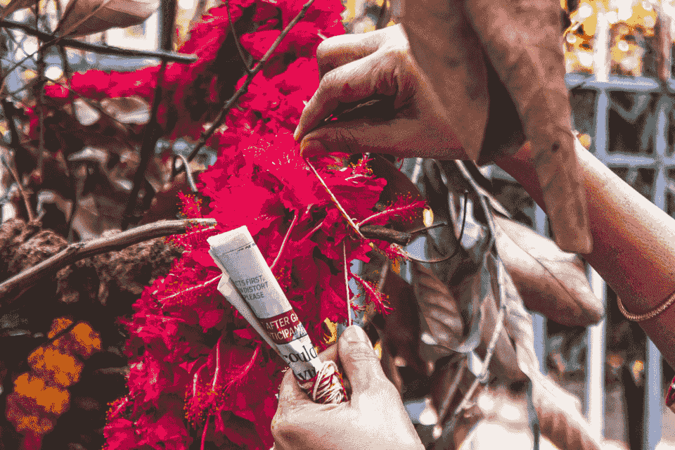 Everbefloral specializes in high-quality preserved flowers for various occasions.