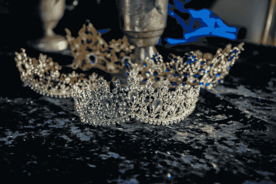 Elegant crown-inspired French hats – premium handmade designs for Gulf and Japan customers