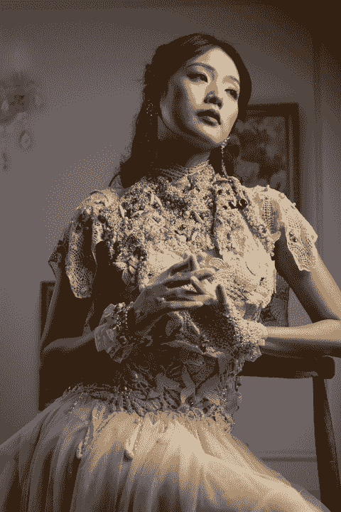  — Sophia Chen “From the initial consultation to the final fitting, the team made the entire process enjoyable and seamless.”  Our bespoke creations have delighted clients across the globe with unmatched craftsmanship. Valnure Tailoring specializes in the customization of high-end clothing and jewelry, and is committed to creating unique, non-replicable works for distinguished customers around the world. We combine traditional craftsmanship with contemporary aesthetics to provide a full range of customized services including high-end dresses, lifestyle wear, personalized styling and imperial gemstone design.

Each piece is completed by an experienced team of designers and craftsmen, carrying the identity, taste and story of the wearer. From royal dinner dresses to daily exquisite wear, from imperial green jade to rare red diamonds, we tailor each customer's own "wearable art".

We do not create duplication, but only carve exclusiveness.