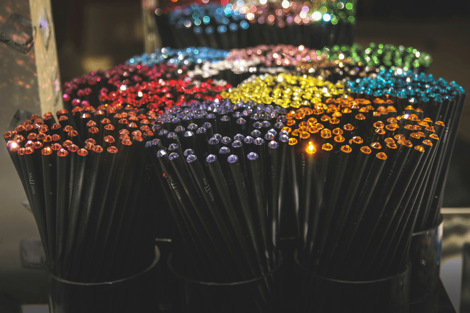 استكشف لوازمنا الفريدة لصنع الشموع والحرف اليدوية. أطلق العنان لإبداعك. نحن متخصصون في لوازم صنع الشموع، بما في ذلك العطور والألوان ومستلزمات معطرات الجو، بالإضافة إلى مساحيق الجبس المثالية لفن التيرازو، والصواني، والبرطمانات، وغيرها. كما يضم متجرنا مجموعة من الأعمال الفنية الخشبية المحفورة، ومجموعة مختارة من الهدايا المطبوعة، مثل مطبوعات القماش، والكتل الخشبية، والتصاميم الشخصية. بفضل ميزة التحميل المخصصة، يمكن للعملاء بسهولة إرسال ملفاتهم الخاصة لإنشاء منتجات مطبوعة فريدة من نوعها. سواء كنت فنانًا أو هاويًا أو تبحث عن هدية فريدة، فإن Rainbow-nariman يجمع بين الإبداع والجودة والتخصيص تحت سقف واحد.