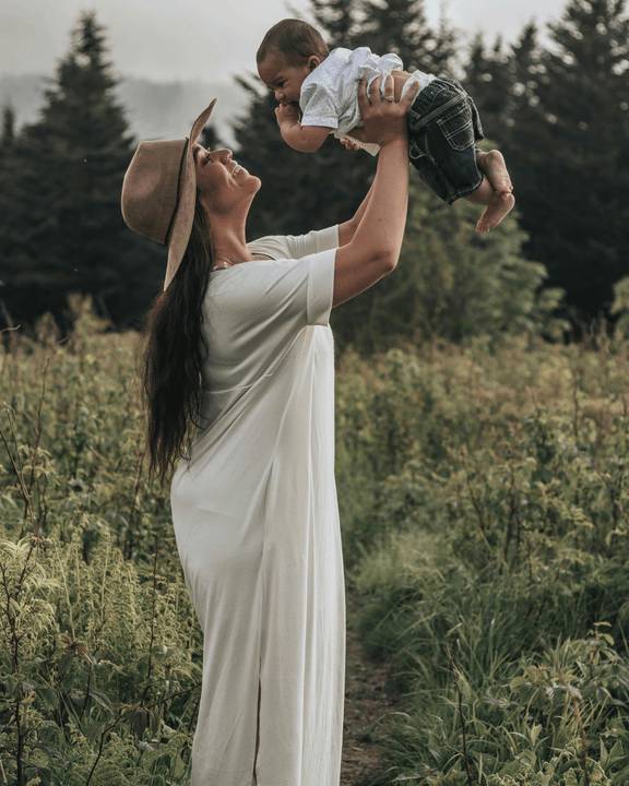 We hold periodic workshops to teach mothers new skills, whether in parenting or in areas of daily life. These workshops help mothers develop their skills and increase their self-confidence. workshops and training What we offer to mothers Help for mothers