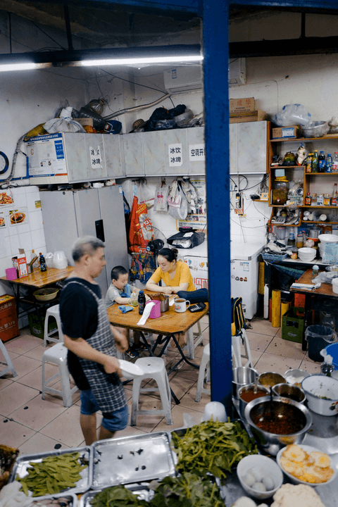  — Michael Chen, Hotel Executive Chef “Exceptional customer service and high-quality products. Our kitchen has never been better equipped.” Our products have supported over 300 businesses in enhancing their kitchen operations NB MAX LUXURY SDN. BHD is a wholesale and retail distributor of hardware products, offering a wide variety of items primarily to the food service and hospitality industries. We stock a comprehensive range of commercial kitchen appliance hardware products, including refrigerators, freezers, stoves, deep fryers, ovens, storage racks, kitchenware, tableware, cutlery, and more.