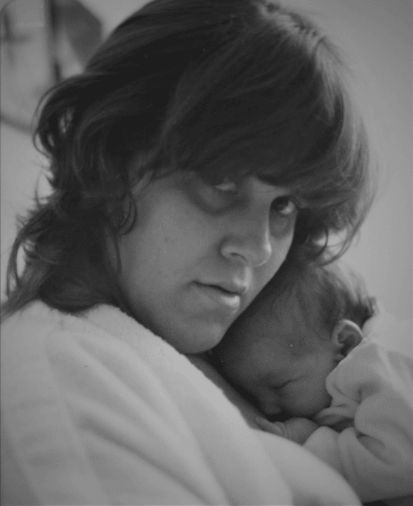 We provide specialized psychological support programs for mothers to help them cope with daily challenges. Through workshops and support groups, mothers can share their experiences and receive advice from specialists. psychological support What we offer to mothers Help for mothers