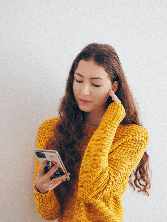 au, UQ, SoftBank, docomo, low-cost SIM, etc., we have various communication plans available and provide options that perfectly match our customers' needs. colorful plan MORIS Corporation's service Mainly operating communication products of au/UQ, SoftBank, Docomo, and budget SIMs. Company MORIS. Mainly in pink style. Main copy: Connecting, expanding. Making your communication closer. Sub copy: We will propose the perfect communication plan for you, such as au, UQ, SoftBank, Docomo, and budget SIMs. Button example: 📱 Reserve now | 💬 Free consultation here.