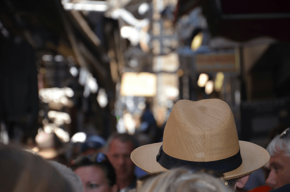 Luxury French hat – artisan quality made in France for Gulf and Japan travelers